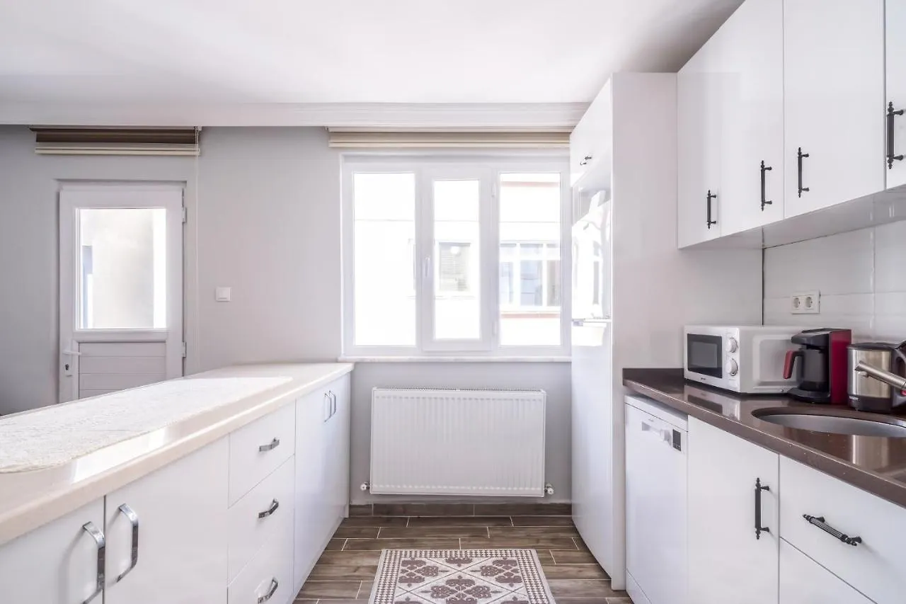Flat W Balcony 10 Min To Uskudar Coast Apartment Istanbul