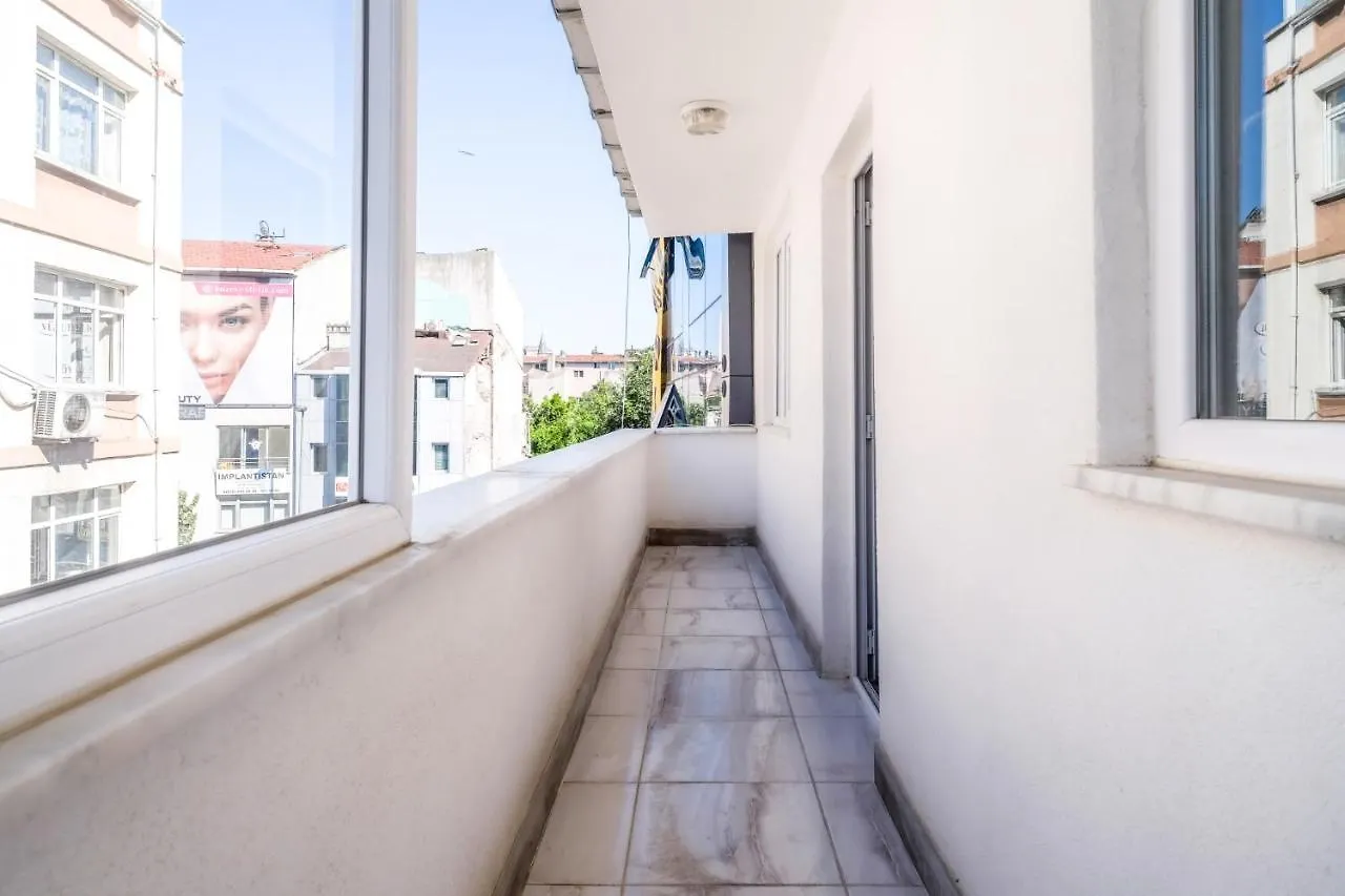 Flat W Balcony 10 Min To Uskudar Coast Apartment Istanbul